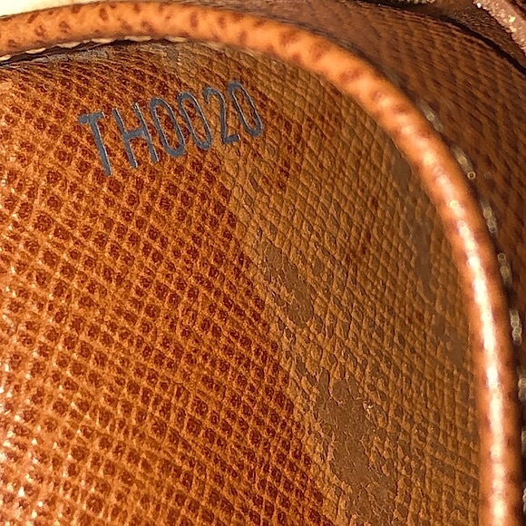 LOUIS VUITTON Monogramed Wallet Authentic TH0020 - Picture 4 of 17